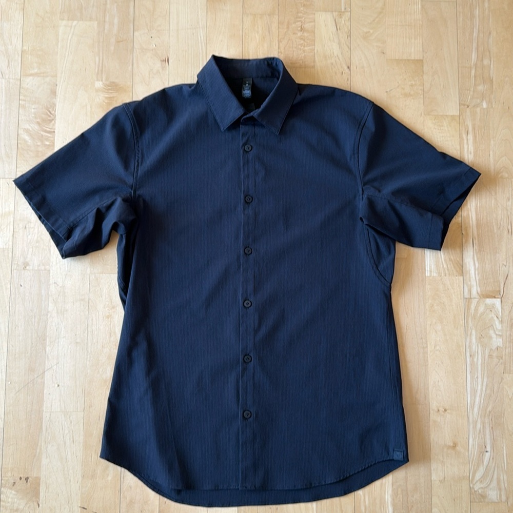 Lululemon Mens Ventilight Mesh Short Sleeve Button Up
